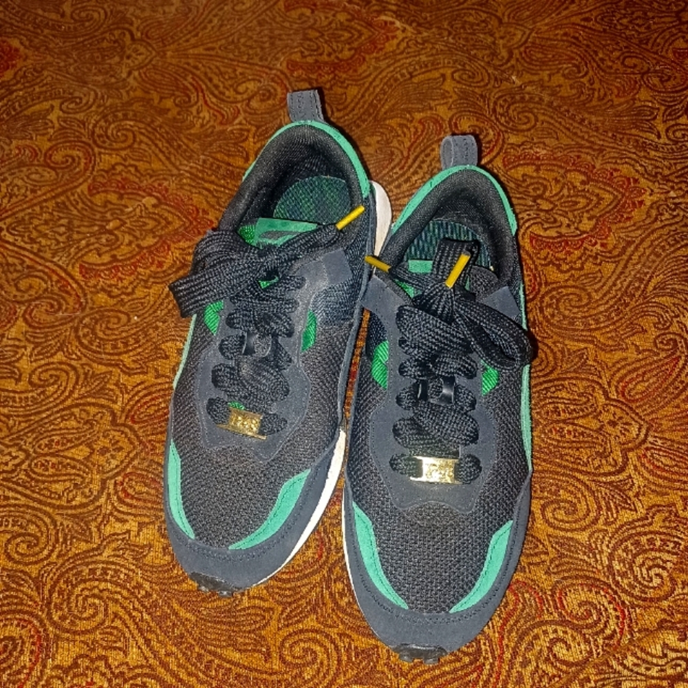 Puma size 8 men's 9.5 women's green and black shoes